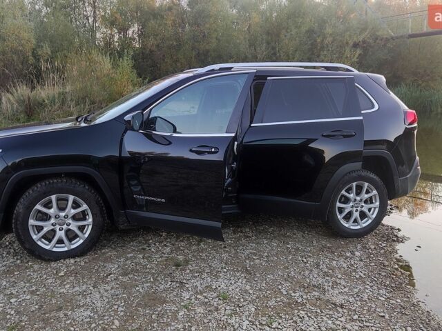 Чорний Джип Cherokee, об'ємом двигуна 2.36 л та пробігом 129 тис. км за 13000 $, фото 4 на Automoto.ua