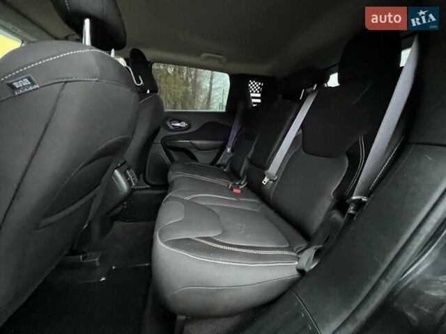 Черный Джип Чероки, объемом двигателя 2.36 л и пробегом 132 тыс. км за 17700 $, фото 32 на Automoto.ua