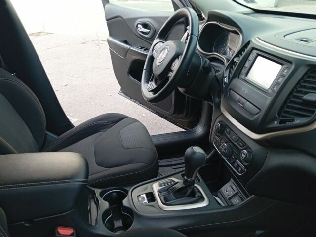 Черный Джип Чероки, объемом двигателя 0 л и пробегом 208 тыс. км за 10900 $, фото 13 на Automoto.ua