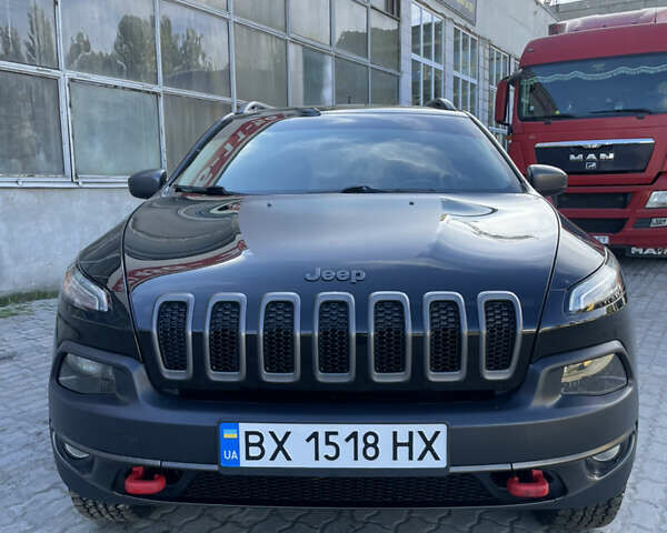 Черный Джип Чероки, объемом двигателя 2.36 л и пробегом 137 тыс. км за 15300 $, фото 2 на Automoto.ua