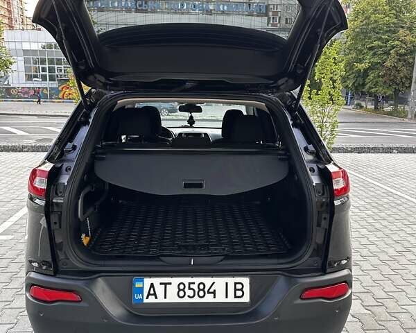 Черный Джип Чероки, объемом двигателя 2.36 л и пробегом 115 тыс. км за 14300 $, фото 19 на Automoto.ua