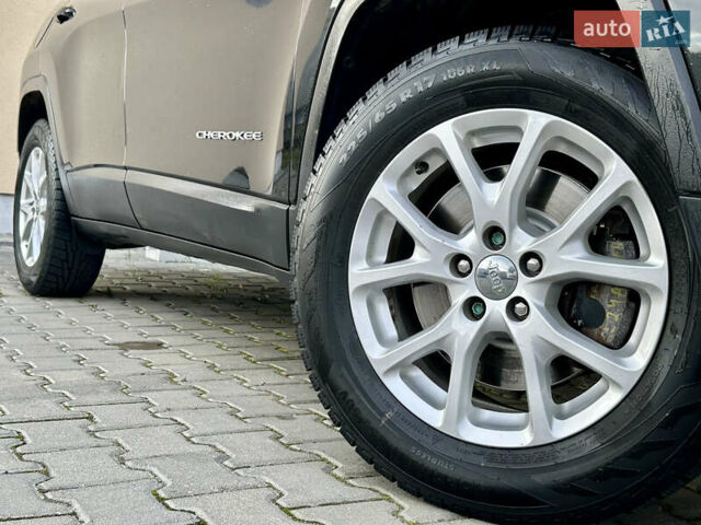 Джип Чероки 2016 в Дрогобыче на Automoto.ua Черный Джип Чероки, объемом двигателя 2.36 л и пробегом 92 тыс. км за 13250 $, фото 54 на Automoto.ua