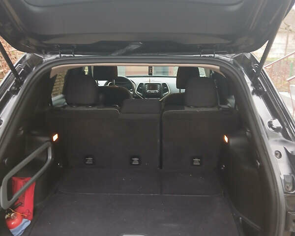 Черный Джип Чероки, объемом двигателя 2.36 л и пробегом 123 тыс. км за 13600 $, фото 12 на Automoto.ua