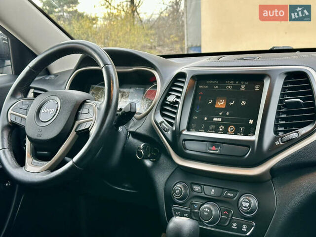 Джип Чероки 2016 в Дрогобыче на Automoto.ua Черный Джип Чероки, объемом двигателя 2.36 л и пробегом 92 тыс. км за 13250 $, фото 18 на Automoto.ua