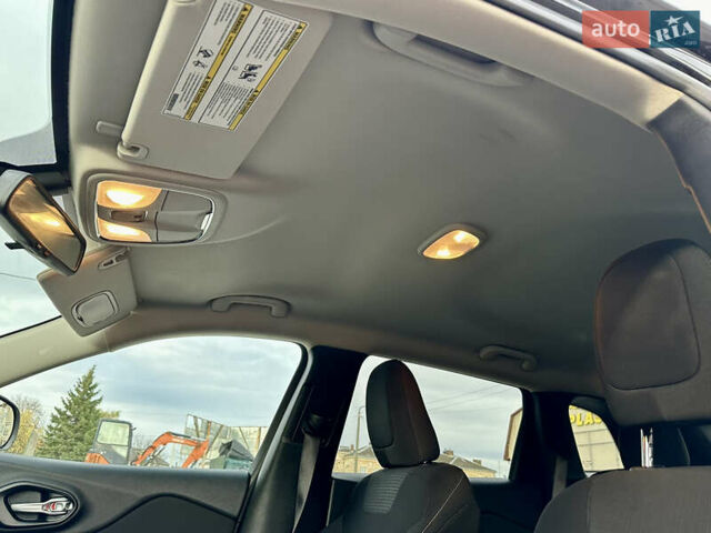 Джип Чероки 2016 в Дрогобыче на Automoto.ua Черный Джип Чероки, объемом двигателя 2.36 л и пробегом 92 тыс. км за 13250 $, фото 65 на Automoto.ua