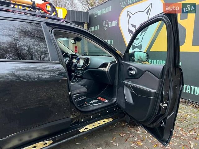 Черный Джип Чероки, объемом двигателя 2.36 л и пробегом 132 тыс. км за 17700 $, фото 34 на Automoto.ua