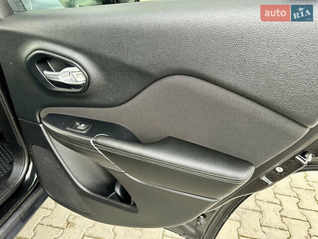 Джип Чероки 2016 в Дрогобыче на Automoto.ua Черный Джип Чероки, объемом двигателя 2.36 л и пробегом 92 тыс. км за 13250 $, фото 73 на Automoto.ua