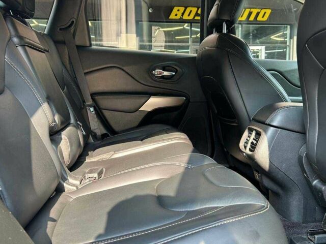 Черный Джип Чероки, объемом двигателя 2.4 л и пробегом 138 тыс. км за 13500 $, фото 20 на Automoto.ua