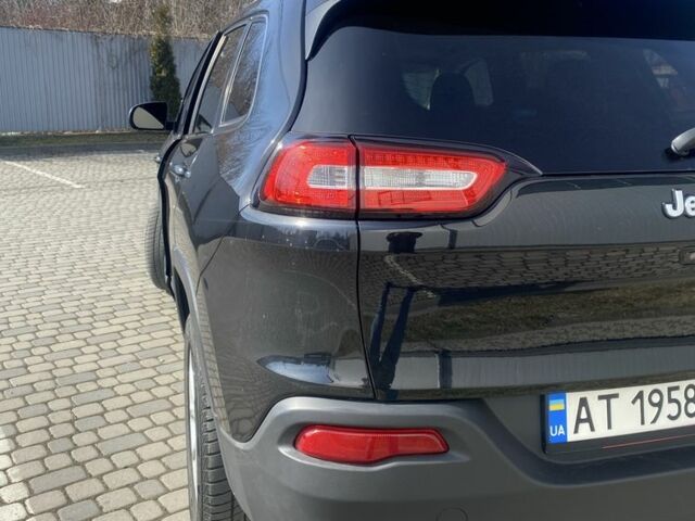 Черный Джип Чероки, объемом двигателя 2.4 л и пробегом 108 тыс. км за 12750 $, фото 3 на Automoto.ua