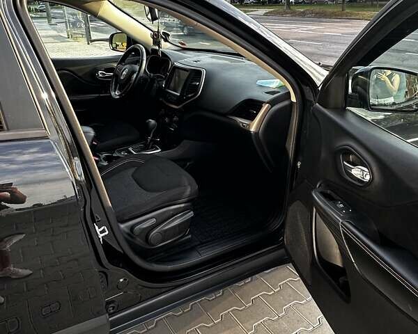 Черный Джип Чероки, объемом двигателя 2.36 л и пробегом 115 тыс. км за 14300 $, фото 11 на Automoto.ua