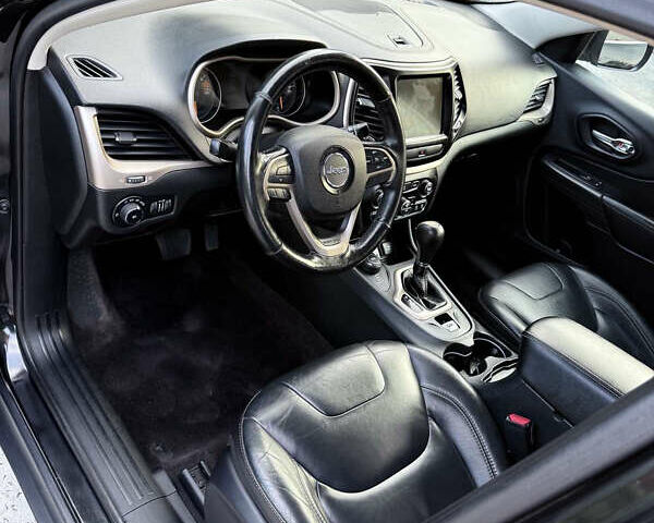 Черный Джип Чероки, объемом двигателя 2.36 л и пробегом 115 тыс. км за 12500 $, фото 5 на Automoto.ua