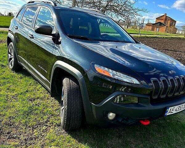 Черный Джип Чероки, объемом двигателя 3.2 л и пробегом 185 тыс. км за 14800 $, фото 1 на Automoto.ua