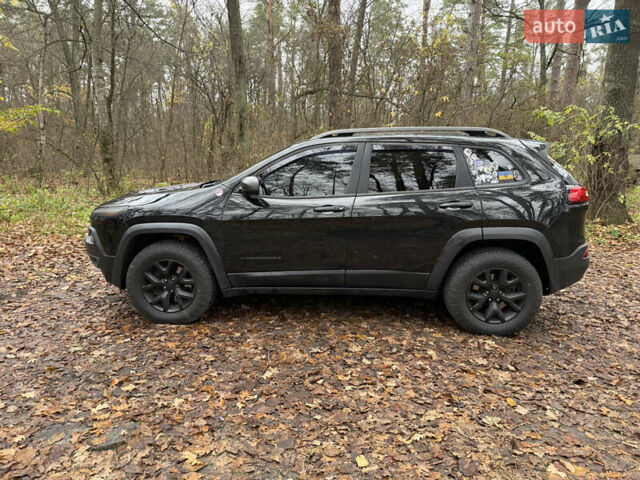 Черный Джип Чероки, объемом двигателя 3.2 л и пробегом 145 тыс. км за 15500 $, фото 1 на Automoto.ua