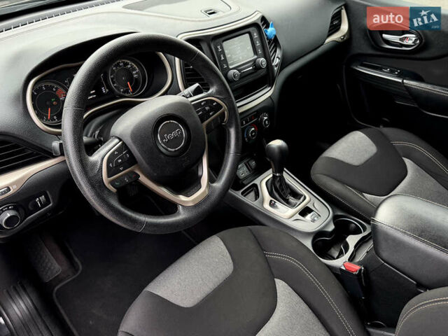 Чорний Джип Cherokee, об'ємом двигуна 2.36 л та пробігом 122 тис. км за 11200 $, фото 5 на Automoto.ua