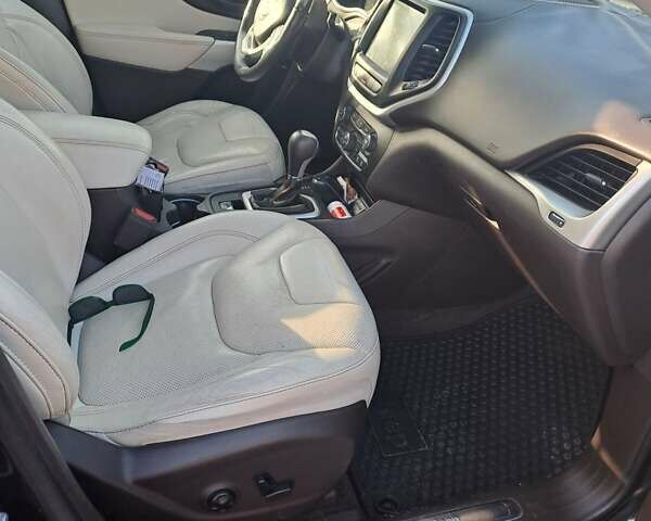 Черный Джип Чероки, объемом двигателя 3.24 л и пробегом 220 тыс. км за 16000 $, фото 14 на Automoto.ua