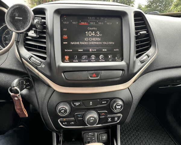 Чорний Джип Cherokee, об'ємом двигуна 2.4 л та пробігом 148 тис. км за 13900 $, фото 8 на Automoto.ua