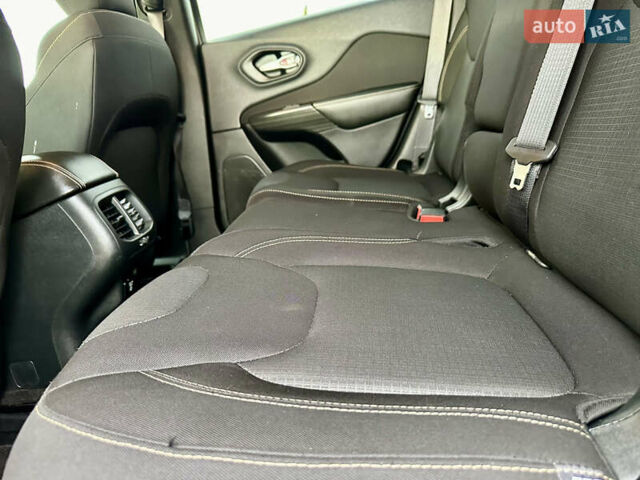 Джип Чероки 2016 в Дрогобыче на Automoto.ua Черный Джип Чероки, объемом двигателя 2.36 л и пробегом 92 тыс. км за 13250 $, фото 27 на Automoto.ua