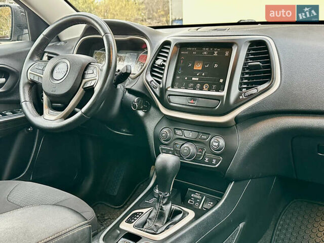 Джип Чероки 2016 в Дрогобыче на Automoto.ua Черный Джип Чероки, объемом двигателя 2.36 л и пробегом 92 тыс. км за 13250 $, фото 59 на Automoto.ua