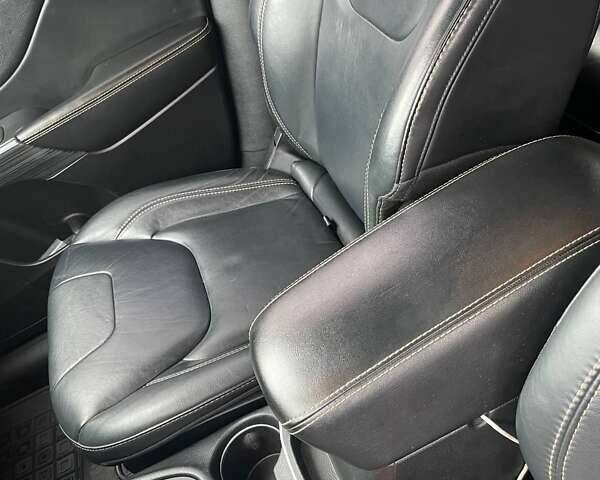 Чорний Джип Cherokee, об'ємом двигуна 2.36 л та пробігом 132 тис. км за 15500 $, фото 16 на Automoto.ua