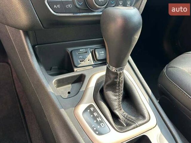 Черный Джип Чероки, объемом двигателя 2.4 л и пробегом 138 тыс. км за 14000 $, фото 13 на Automoto.ua