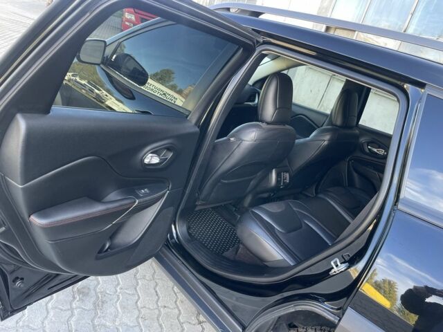 Черный Джип Чероки, объемом двигателя 2.4 л и пробегом 137 тыс. км за 15300 $, фото 5 на Automoto.ua