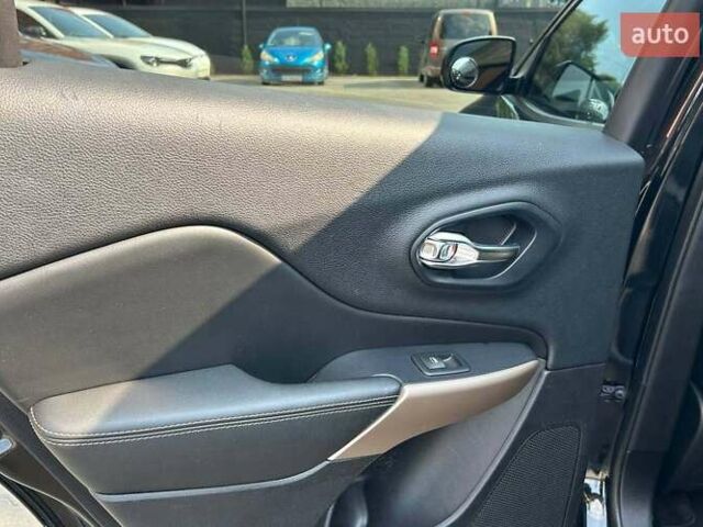 Черный Джип Чероки, объемом двигателя 2.4 л и пробегом 138 тыс. км за 14000 $, фото 18 на Automoto.ua