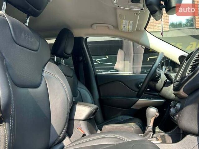 Черный Джип Чероки, объемом двигателя 2.4 л и пробегом 138 тыс. км за 14000 $, фото 16 на Automoto.ua