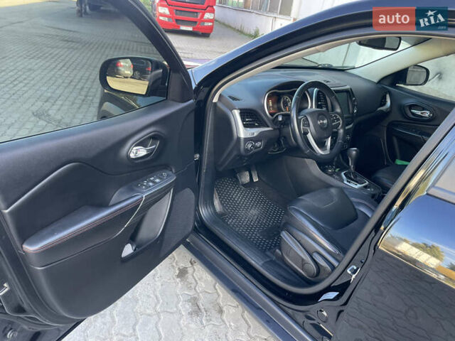 Черный Джип Чероки, объемом двигателя 2.36 л и пробегом 137 тыс. км за 15300 $, фото 6 на Automoto.ua