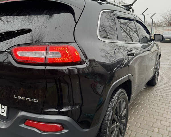 Черный Джип Чероки, объемом двигателя 2.36 л и пробегом 269 тыс. км за 16300 $, фото 6 на Automoto.ua