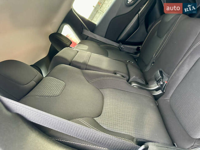 Джип Чероки 2016 в Дрогобыче на Automoto.ua Черный Джип Чероки, объемом двигателя 2.36 л и пробегом 92 тыс. км за 13250 $, фото 72 на Automoto.ua