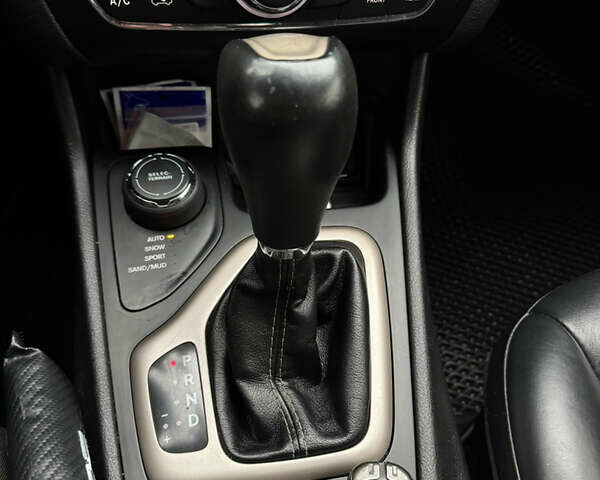 Черный Джип Чероки, объемом двигателя 2.36 л и пробегом 269 тыс. км за 16300 $, фото 8 на Automoto.ua