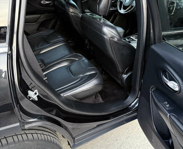 Чорний Джип Cherokee, об'ємом двигуна 2.36 л та пробігом 115 тис. км за 13800 $, фото 8 на Automoto.ua