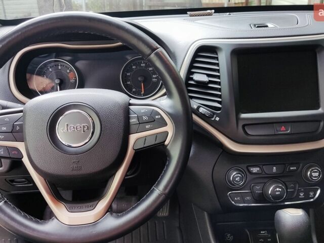 Чорний Джип Cherokee, об'ємом двигуна 2.36 л та пробігом 129 тис. км за 13000 $, фото 11 на Automoto.ua