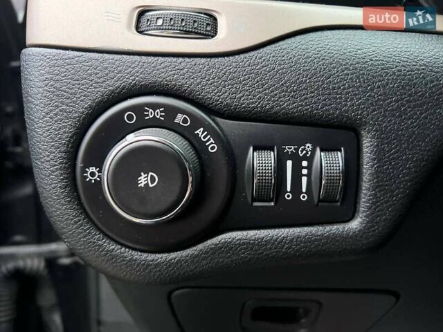 Черный Джип Чероки, объемом двигателя 2.36 л и пробегом 132 тыс. км за 17700 $, фото 18 на Automoto.ua