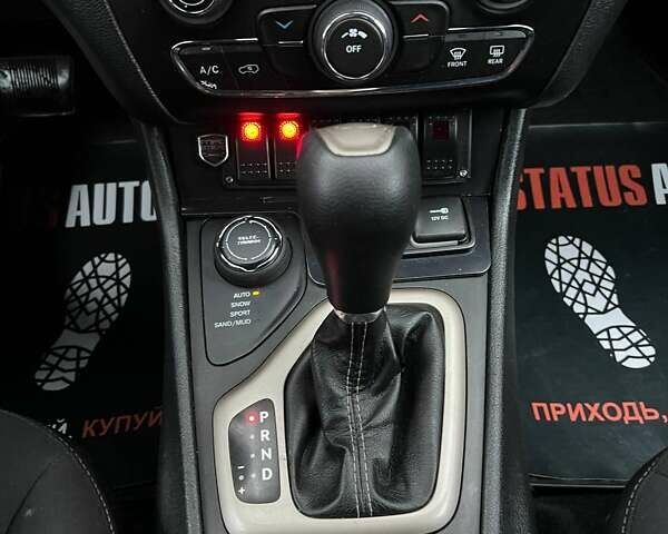 Черный Джип Чероки, объемом двигателя 2.36 л и пробегом 132 тыс. км за 17700 $, фото 20 на Automoto.ua