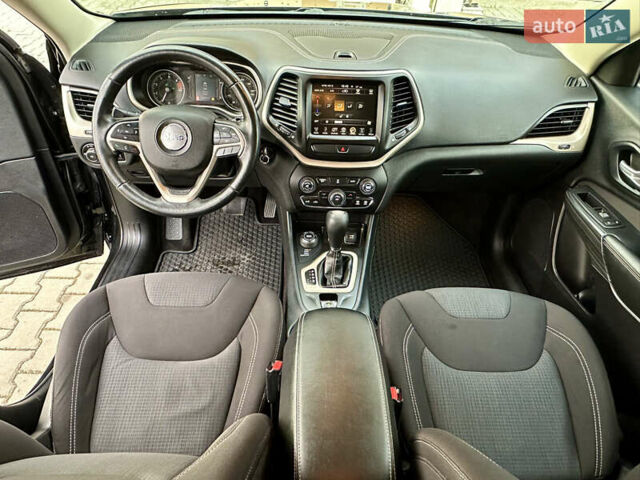 Джип Чероки 2016 в Дрогобыче на Automoto.ua Черный Джип Чероки, объемом двигателя 2.36 л и пробегом 92 тыс. км за 13250 $, фото 17 на Automoto.ua
