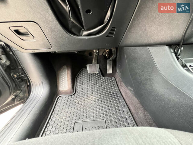 Чорний Джип Cherokee, об'ємом двигуна 2.4 л та пробігом 148 тис. км за 13900 $, фото 11 на Automoto.ua