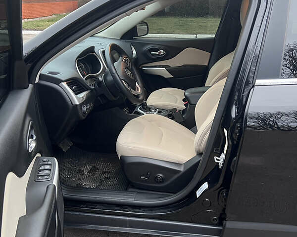 Черный Джип Чероки, объемом двигателя 3.24 л и пробегом 160 тыс. км за 13000 $, фото 11 на Automoto.ua