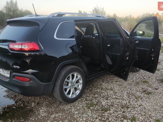 Чорний Джип Cherokee, об'ємом двигуна 2.36 л та пробігом 129 тис. км за 13000 $, фото 6 на Automoto.ua