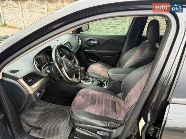 Черный Джип Чероки, объемом двигателя 2.36 л и пробегом 155 тыс. км за 12777 $, фото 9 на Automoto.ua