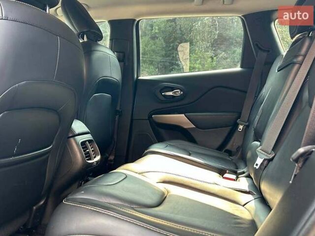 Черный Джип Чероки, объемом двигателя 2.4 л и пробегом 138 тыс. км за 14000 $, фото 19 на Automoto.ua