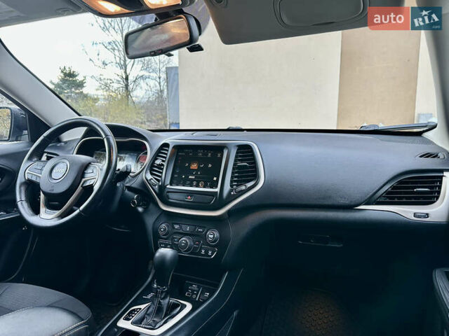 Джип Чероки 2016 в Дрогобыче на Automoto.ua Черный Джип Чероки, объемом двигателя 2.36 л и пробегом 92 тыс. км за 13250 $, фото 58 на Automoto.ua