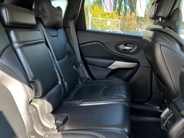 Чорний Джип Cherokee, об'ємом двигуна 3.3 л та пробігом 120 тис. км за 14500 $, фото 21 на Automoto.ua