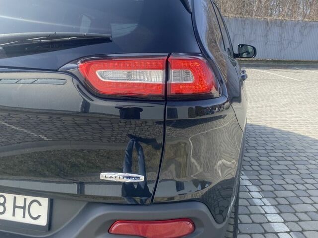 Черный Джип Чероки, объемом двигателя 2.4 л и пробегом 108 тыс. км за 12750 $, фото 2 на Automoto.ua