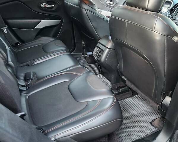 Чорний Джип Cherokee, об'ємом двигуна 2.36 л та пробігом 107 тис. км за 17500 $, фото 14 на Automoto.ua