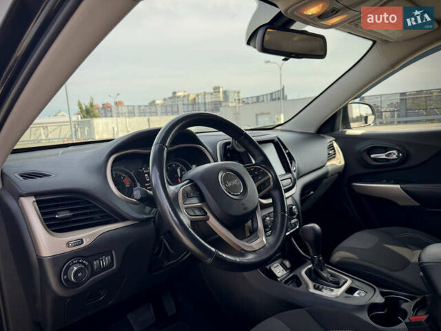 Черный Джип Чероки, объемом двигателя 2.36 л и пробегом 110 тыс. км за 15000 $, фото 16 на Automoto.ua