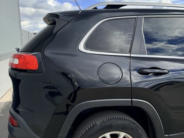 Черный Джип Чероки, объемом двигателя 2.4 л и пробегом 188 тыс. км за 13500 $, фото 3 на Automoto.ua