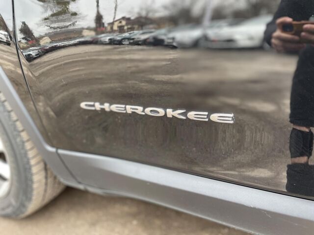 Чорний Джип Cherokee, об'ємом двигуна 2.4 л та пробігом 171 тис. км за 15990 $, фото 8 на Automoto.ua