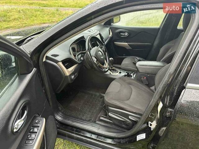 Чорний Джип Cherokee, об'ємом двигуна 2.4 л та пробігом 135 тис. км за 15500 $, фото 4 на Automoto.ua