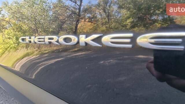 Чорний Джип Cherokee, об'ємом двигуна 2.36 л та пробігом 179 тис. км за 12700 $, фото 23 на Automoto.ua